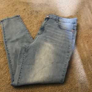 Lightwash D. Jeans